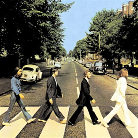 Az Abbey Road egy főútvonal, ami Camdenen és a Westminsteren halad keresztül London belvárosában, St. John's Woodon, északnyugat–délkelet irányban, a Lord's Cricket Ground mellett. Az Abbey Road északnyugati vége, a NW8 a Quex Road és a West End Lane kereszteződésénél kezdődik.